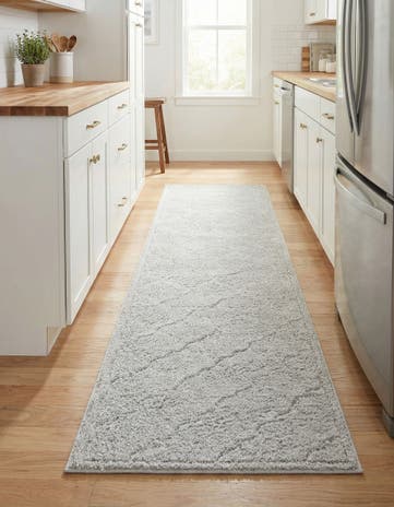2' 7 x 10' Lattice Shag Runner Rug