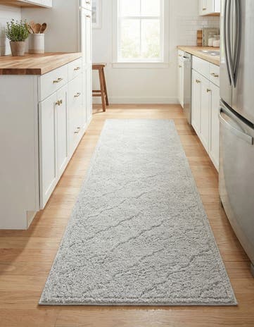 2' 7 x 10' Lattice Shag Runner Rug