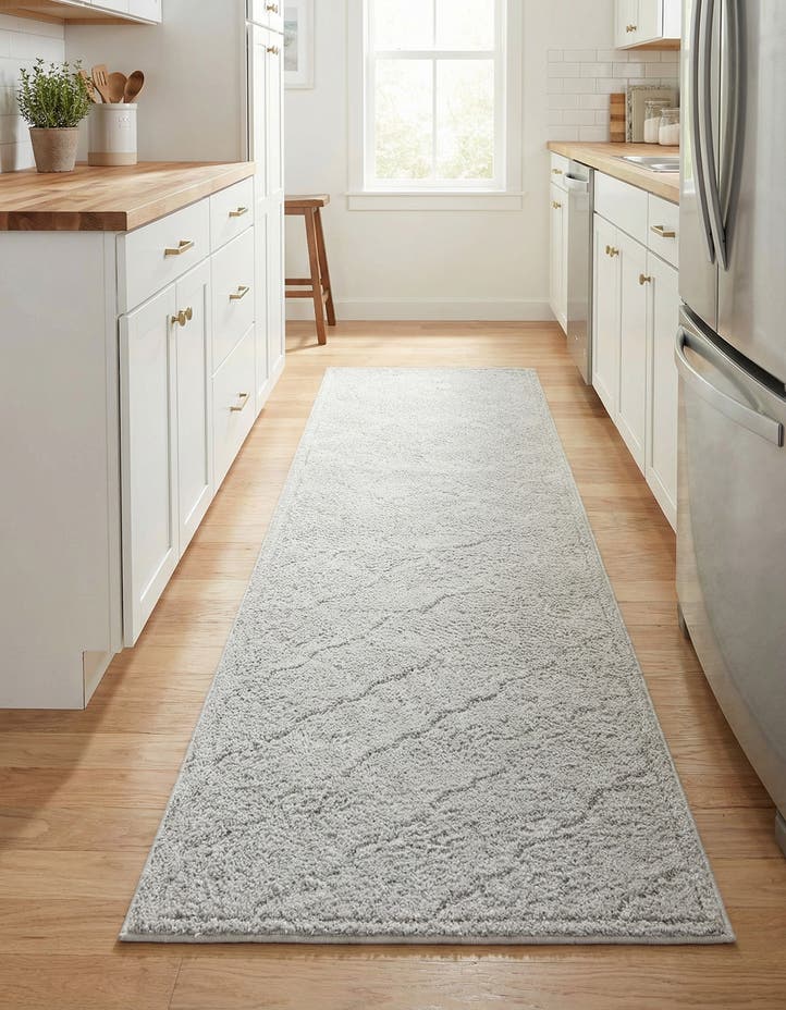 2' 7 x 10' Lattice Shag Runner Rug