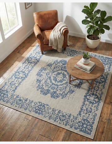 6' x 6' Easy-Clean Traditional Indoor / Outdoor Square Rug