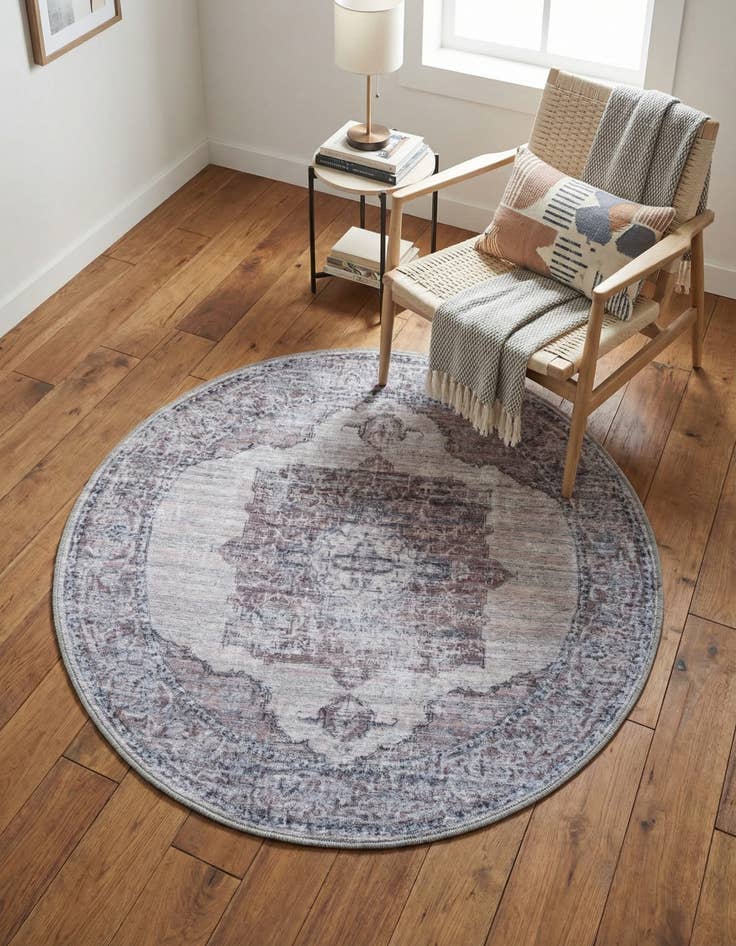 Detail image of 3' 3 x 3' 3 Washable Mangata Round Rug