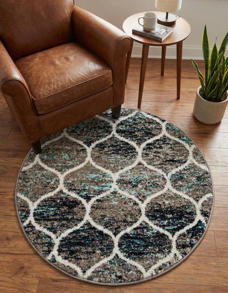 Detail image of 3' x 3' Lattice Frieze Round Rug