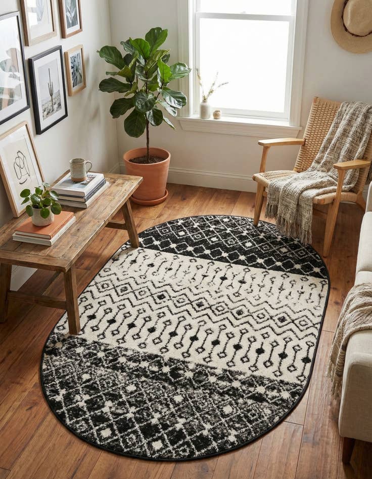 Detail image of 4' x 6' Moroccan Trellis Oval Rug