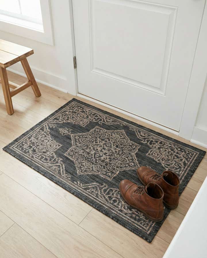 2' x 3' Easy-Clean Traditional Indoor / Outdoor Rug
