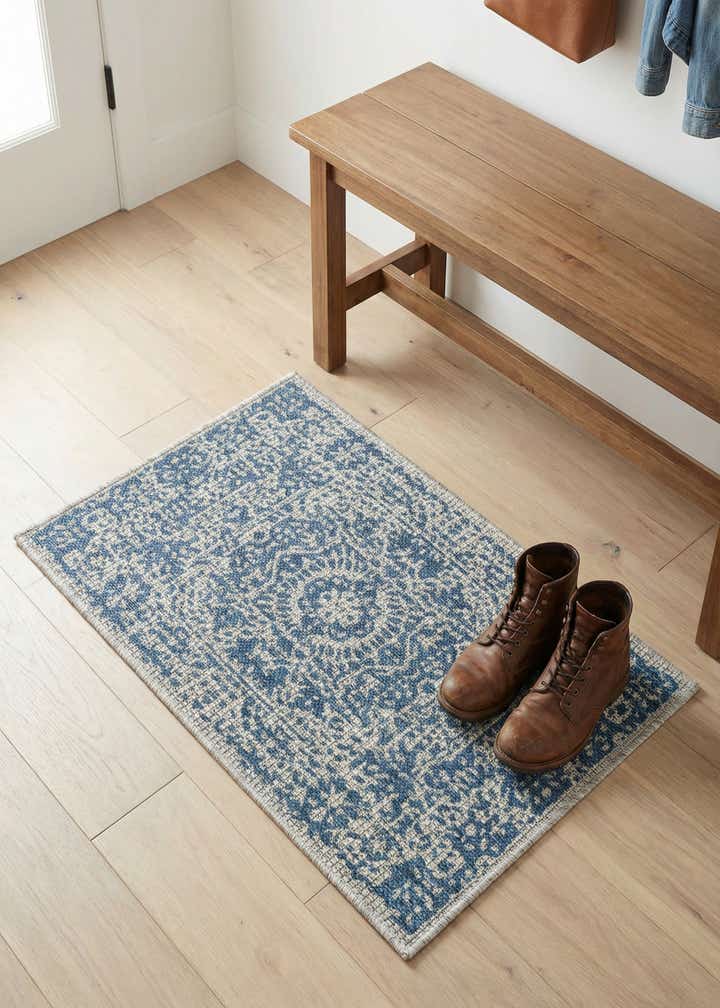 2' x 3' Easy-Clean Traditional Indoor / Outdoor Rug