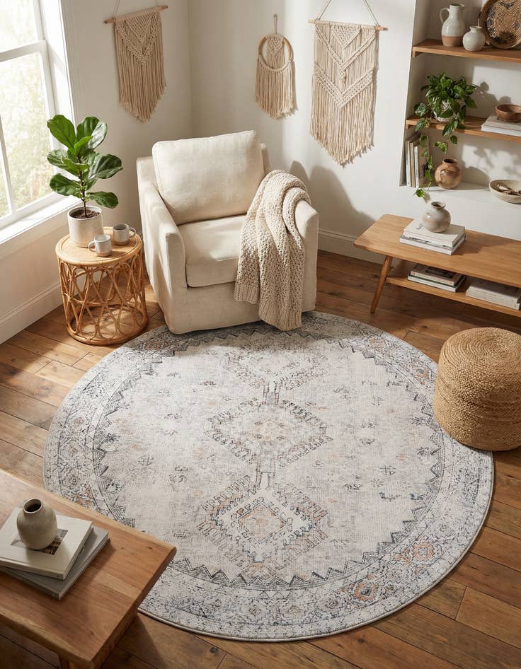 Detail image of 7' 10 x 7' 10 Yara Round Rug