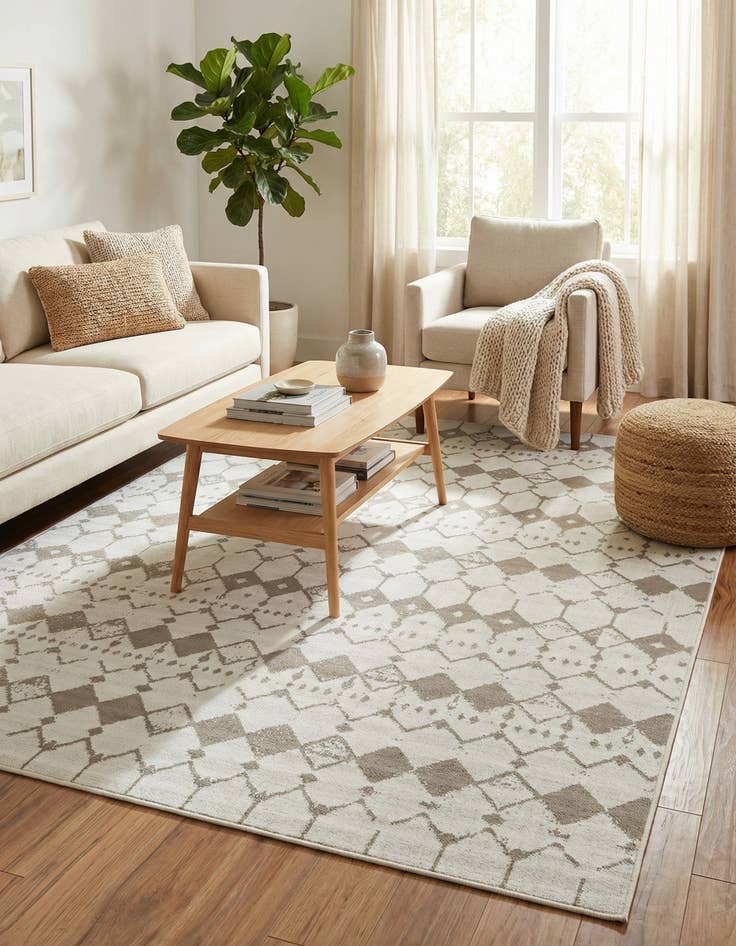 Detail image of 7' 10 x 10' Washable Lattice Indoor / Outdoor Rug