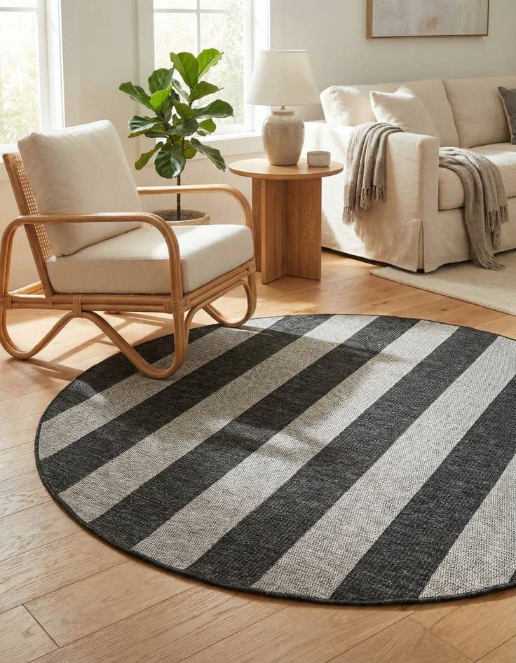 Detail image of 6' x 6' Easy-Clean Ribbon Indoor / Outdoor Round Rug