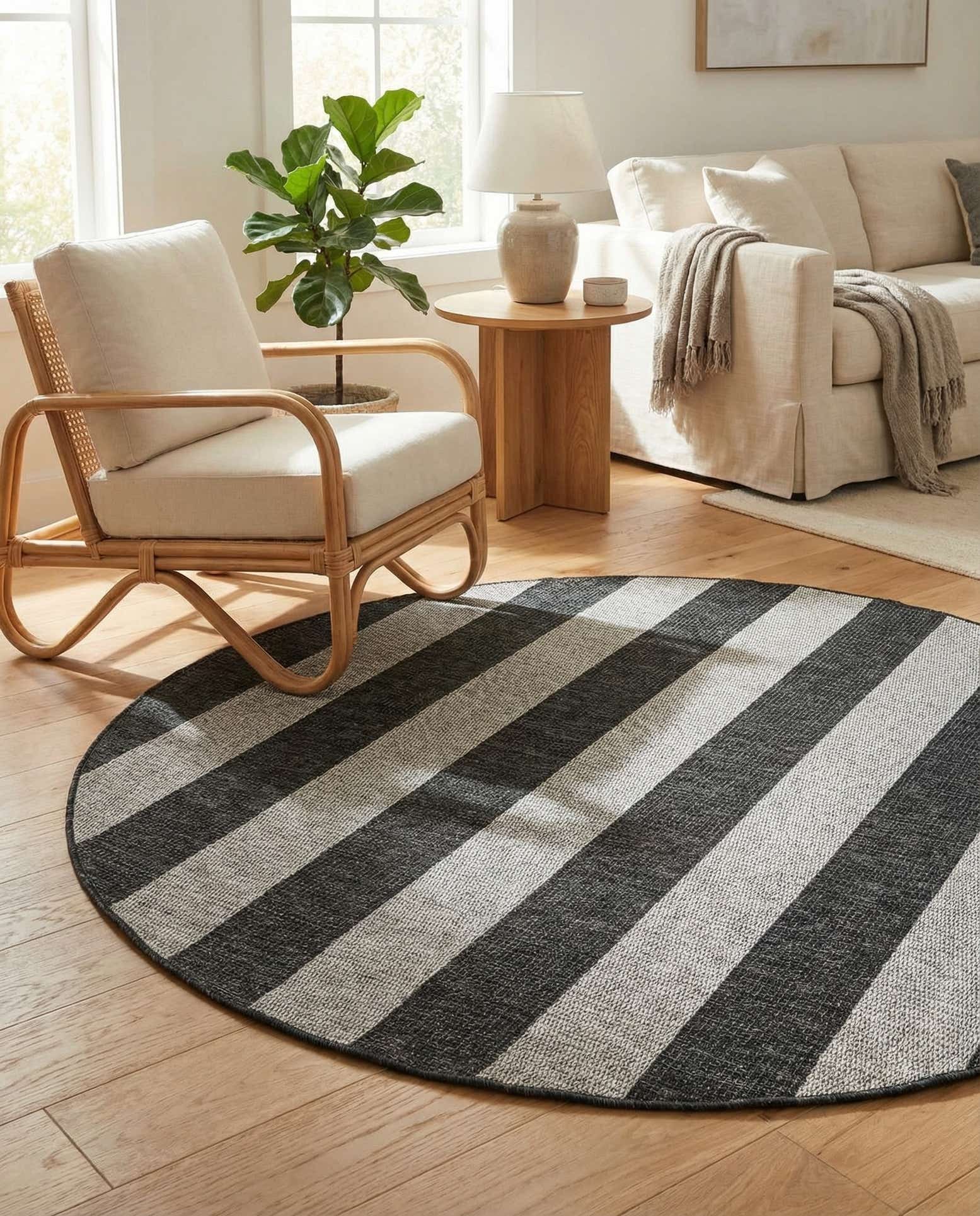 6' x 6' Easy-Clean Striped Indoor / Outdoor Round Rug