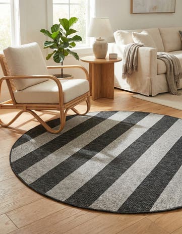6' x 6' Easy-Clean Striped Indoor / Outdoor Round Rug