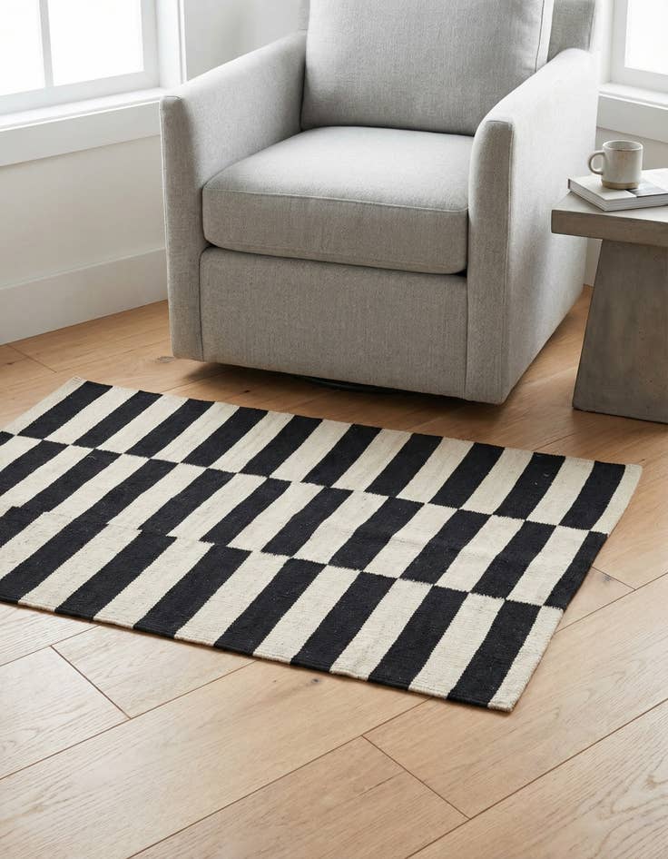 Detail image of 2' 8 x 3' 10 Hand Woven Kilim Modern Wool Rug