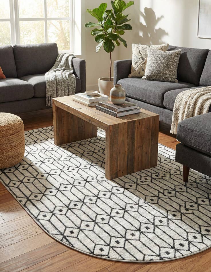 Detail image of 5' 3 x 8' Lattice Trellis Oval Rug