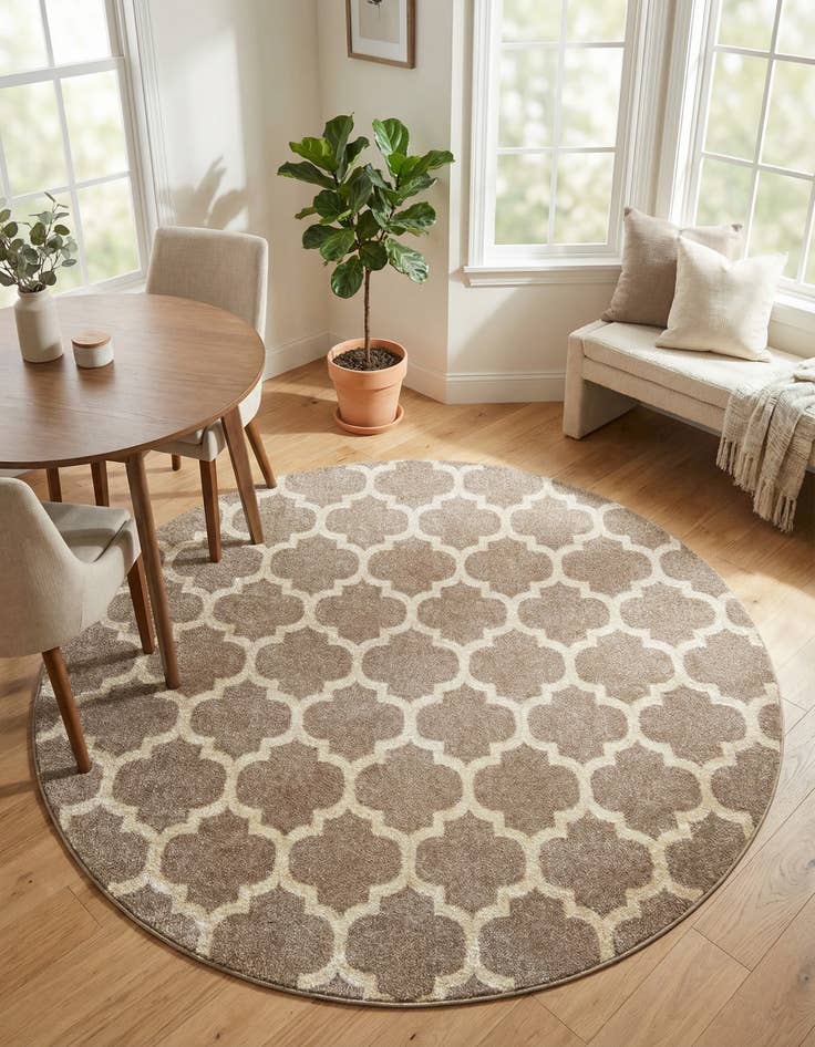 Detail image of 7' 10 x 7' 10 Lattice Round Rug