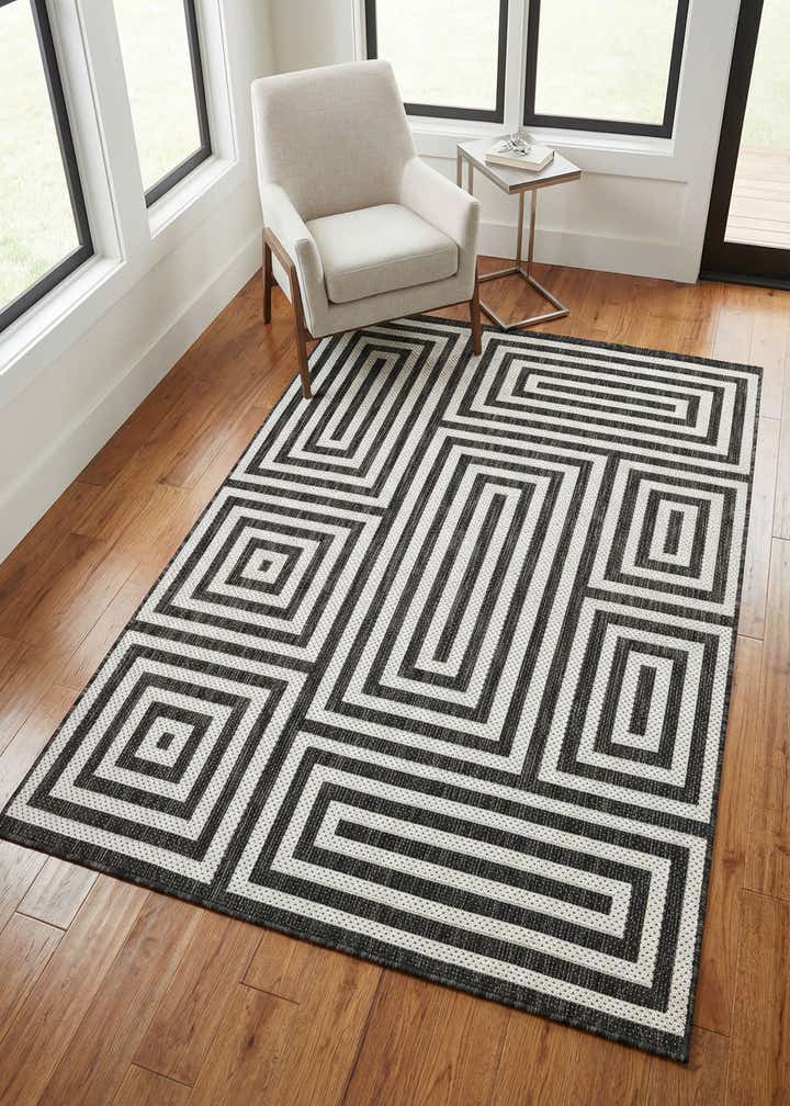 4' x 6' Easy-Clean Modern Indoor / Outdoor Rug