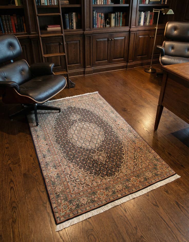 Detail image of 3' 3 x 4' 10 Tabriz Mahi Rug