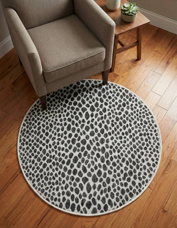 Detail image of 3' x 3' Easy-Clean Jill Zarin Cape Town Indoor / Outdoor Round Rug