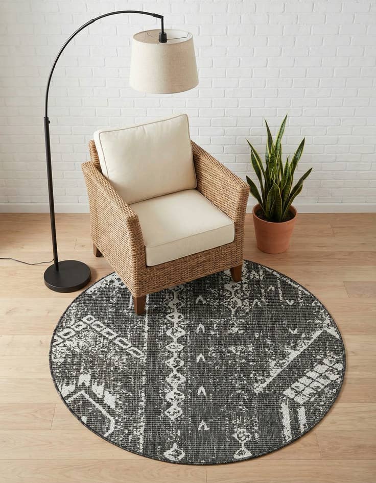 Detail image of 4' x 4'  Washable Bohemian Indoor / Outdoor Round Rug