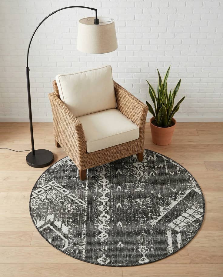 Detail image of 4' x 4' Easy-Clean Bohemian Indoor / Outdoor Round Rug