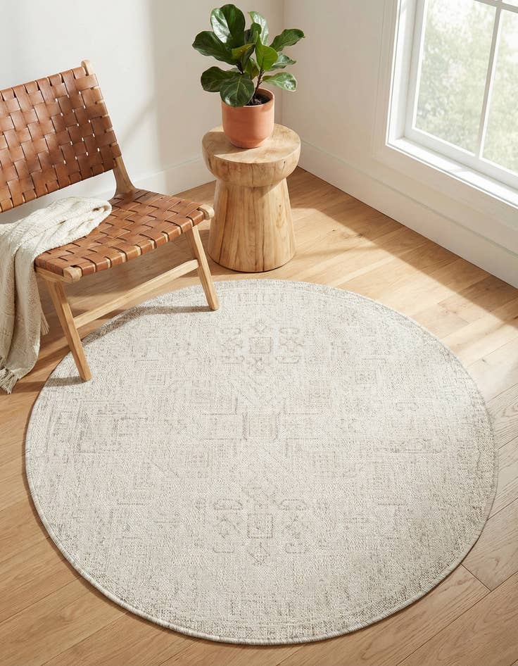 Detail image of 4' x 4' Washable Aztec Indoor / Outdoor Round Rug