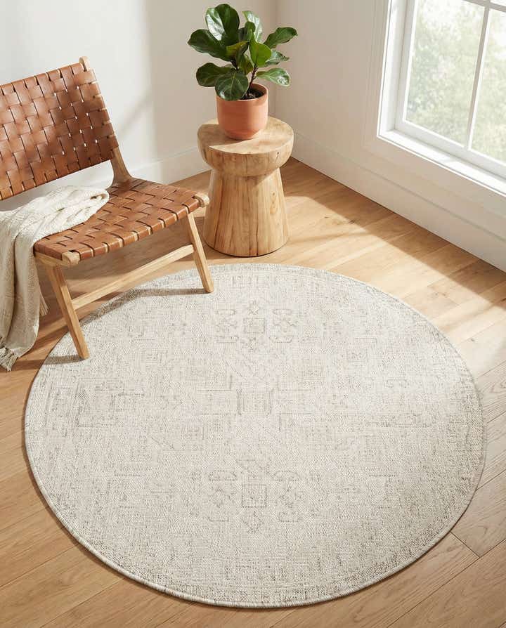 4' x 4' Easy-Clean Aztec Indoor / Outdoor Round Rug