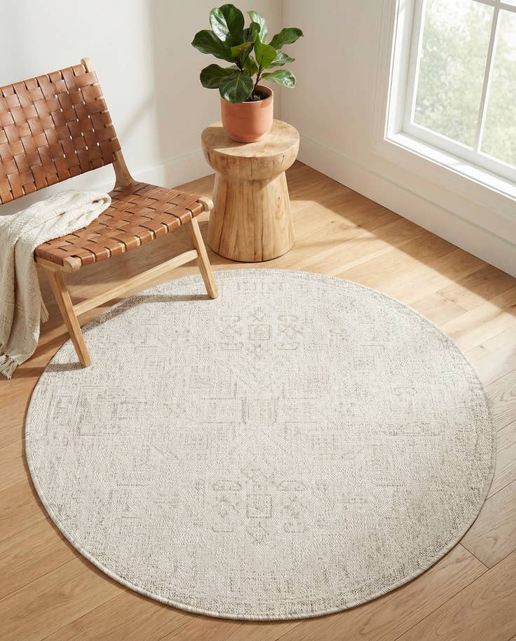 Detail image of 4' x 4' Easy-Clean Aztec Indoor / Outdoor Round Rug