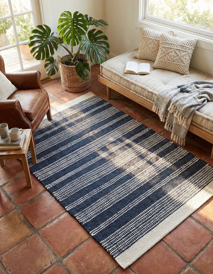 Detail image of 4' 1 x 6' 1  Hand Woven Lariat Rug