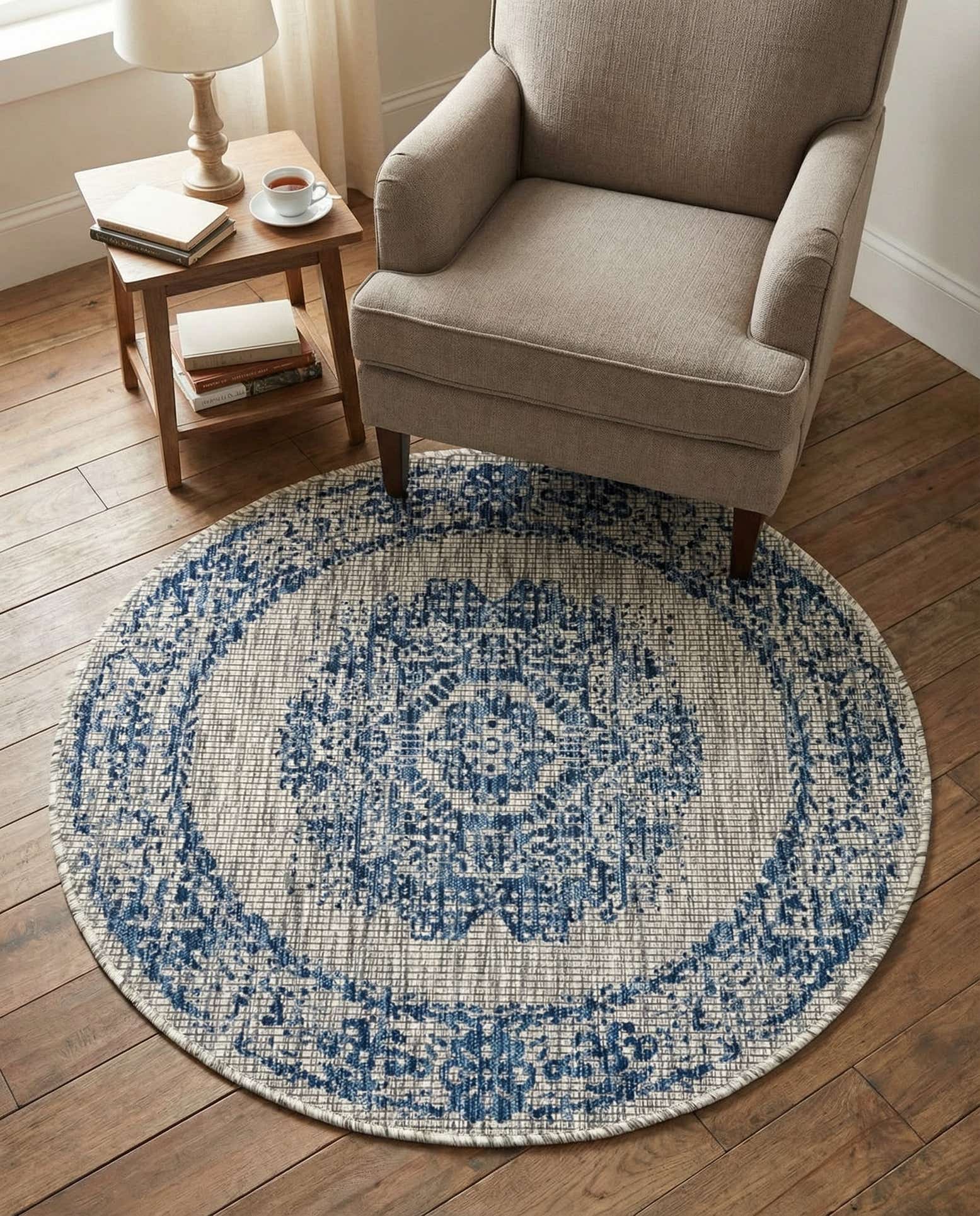 4' x 4' Easy-Clean Traditional Indoor / Outdoor Round Rug