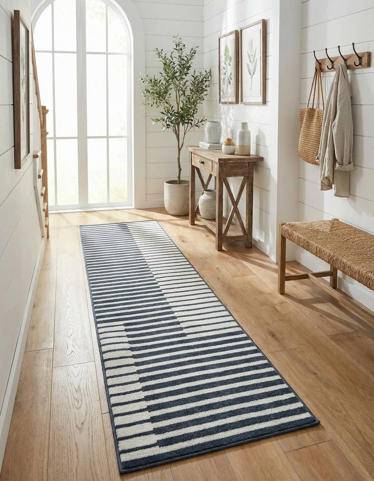 Detail image of 2' 7 x 10' Oslo Runner Rug