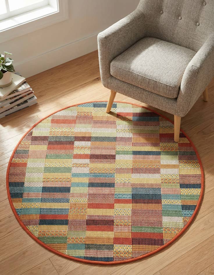 Detail image of 3' 3 x 3' 3  Washable Baja Indoor / Outdoor Round Rug