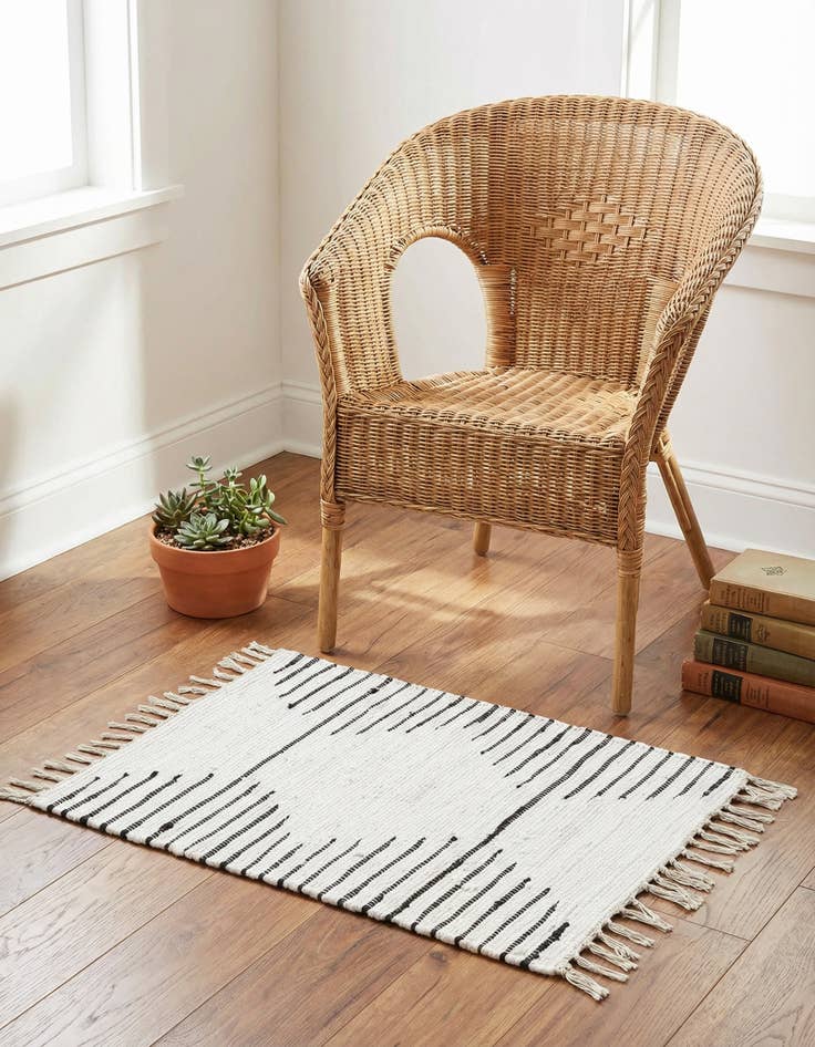 Detail image of 2' x 3' 1  Hand Woven Chindi Cotton Rug