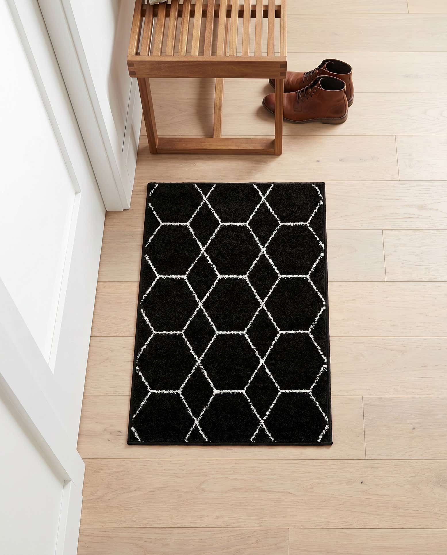 2' x 3' Trellis Frieze Rug