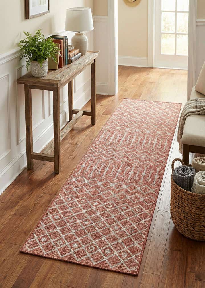 2' x 8' Easy-Clean Lattice Indoor / Outdoor Runner Rug