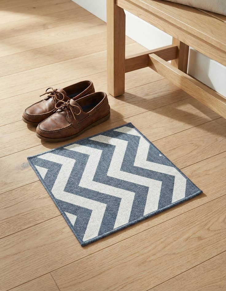 Detail image of 1' 3 x 1' 3 Washable Coastal Indoor / Outdoor Sample Rug