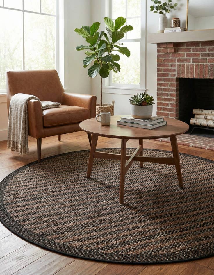 Detail image of 6' x 6' Washable Border Indoor / Outdoor Round Rug