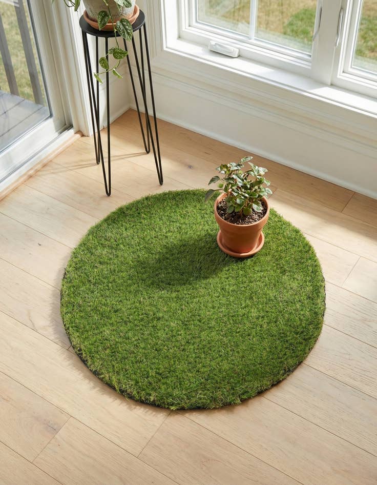 Detail image of 2' 2 x 2' 2  Washable Grass Indoor / Outdoor Round Rug