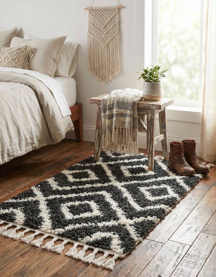 Detail image of 2' 2 x 3' Lagom Shag Rug