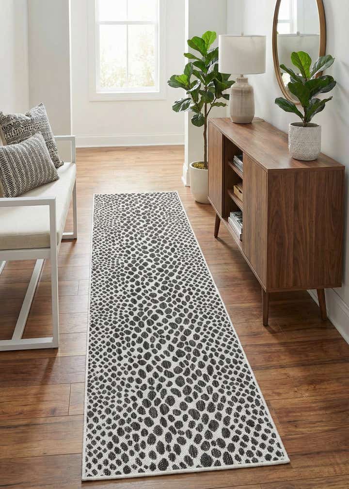 2' x 7' Easy-Clean Jill Zarin Cape Town Indoor / Outdoor Runner Rug