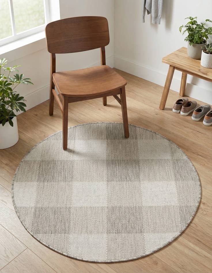 Detail image of 3' x 3'  Washable Checkered Indoor / Outdoor Round Rug