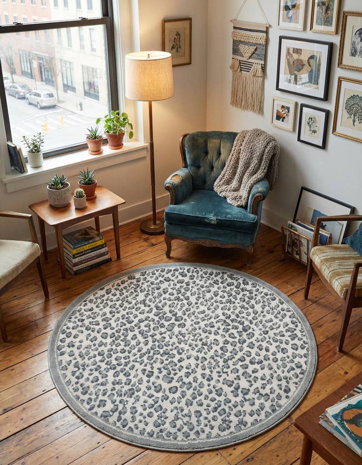 Detail image of 4' x 4' Savannah Round Rug