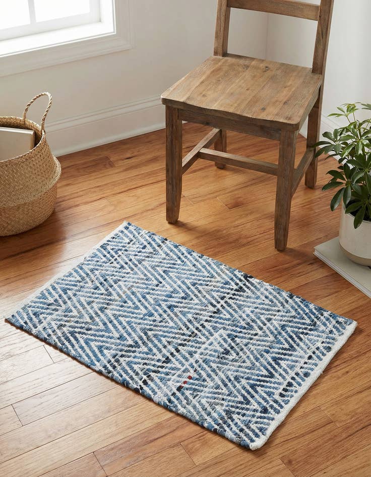 Detail image of 2' x 3' 1 Hand Woven Chindi Chevron Rug