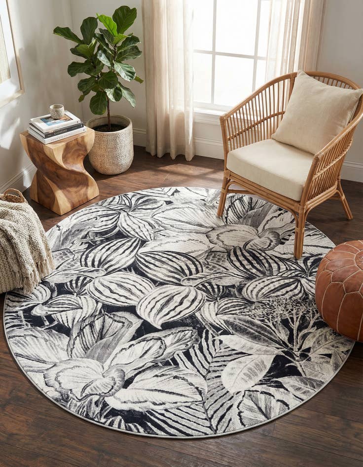 Detail image of 7' x 7' Blossom Round Rug