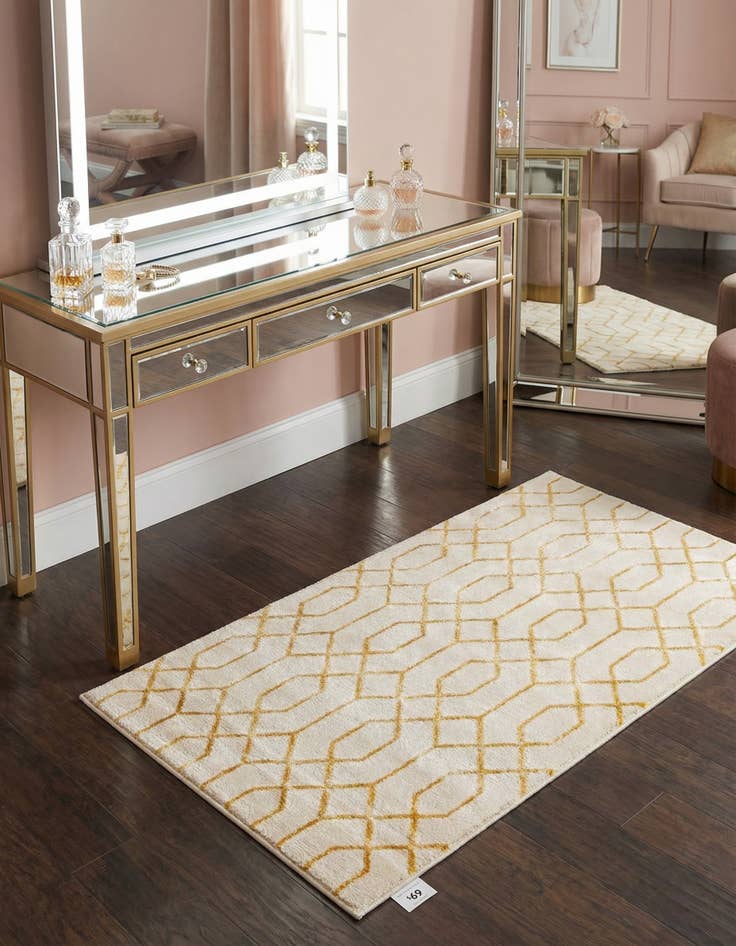 Detail image of 3' x 5' 3 Marilyn Monroe&trade; Glam Trellis Rug