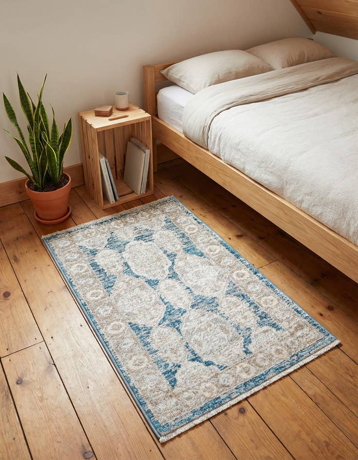 Detail image of 2' x 3' Lola Rug