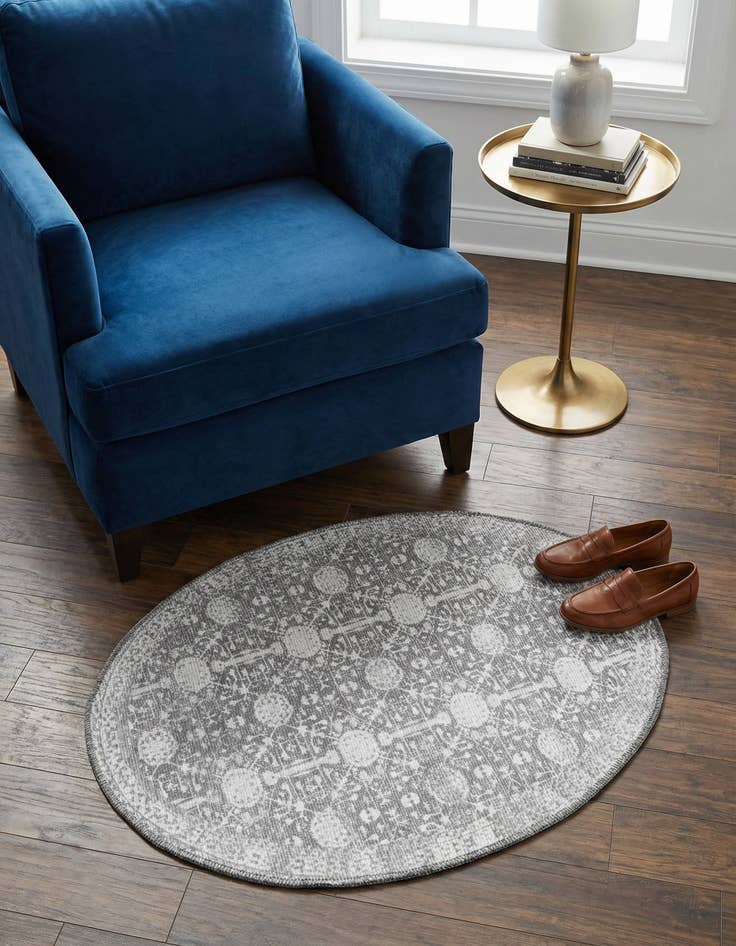 Detail image of 2' x 3' Washable Timeless Oval Rug