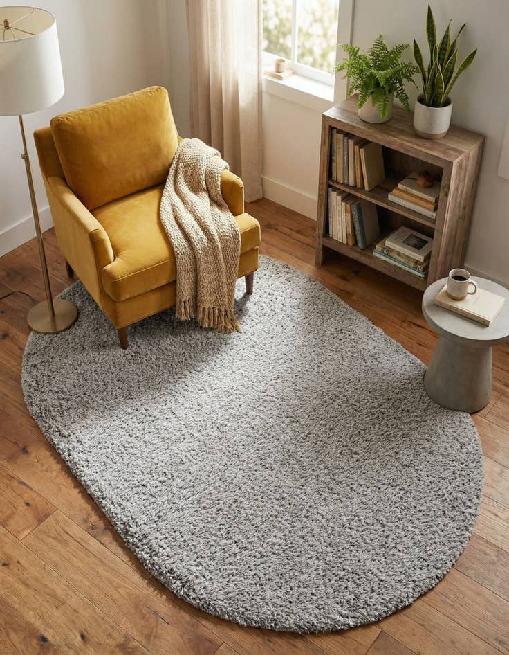 Detail image of 5' 3 x 8' Marilyn Monroe&trade; Shag Oval Rug