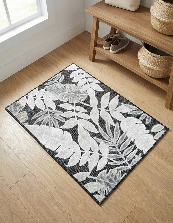Detail image of 2' 2 x 3' Easy-Clean Botanical Indoor / Outdoor Rug
