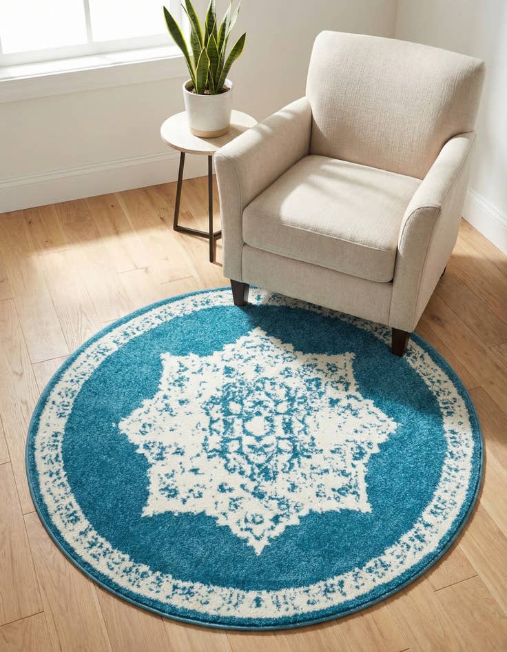 Detail image of 3' 3 x 3' 3 Veneto Round Rug