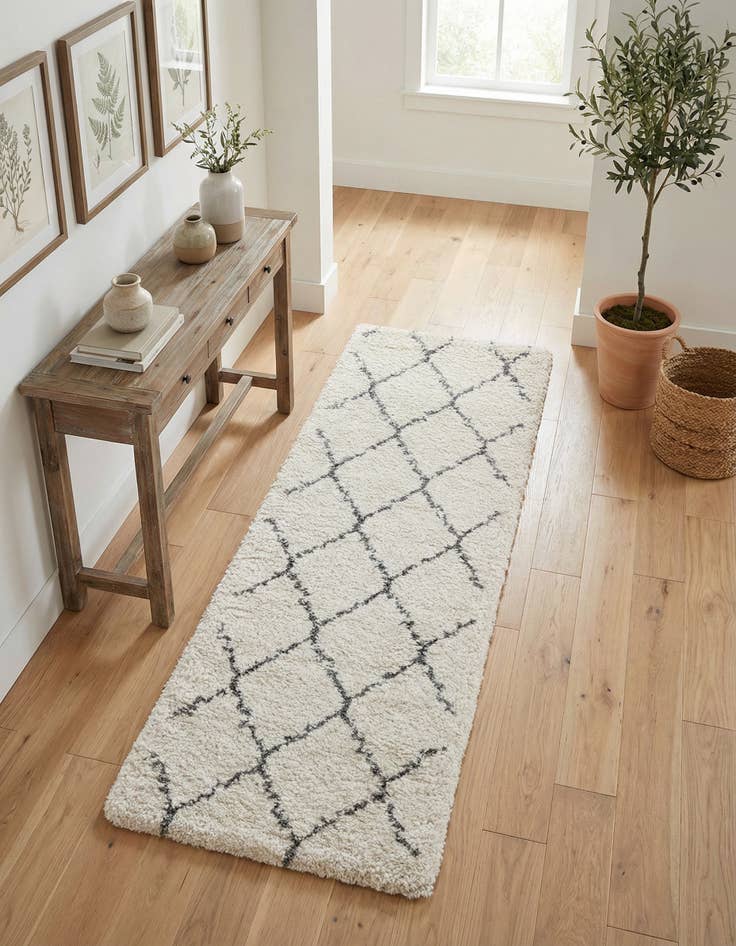 Detail image of 2' 7 x 6' Marrakesh Shag Runner Rug