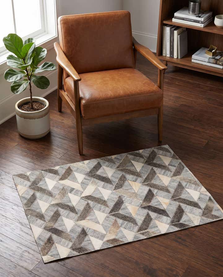 2' 1 x 3' 1 Cowhide Rug