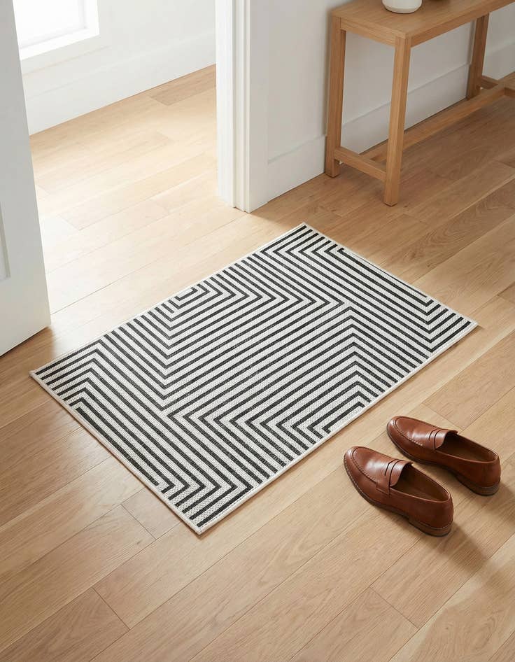 Detail image of 2' x 3'  Washable Modern Indoor / Outdoor Rug